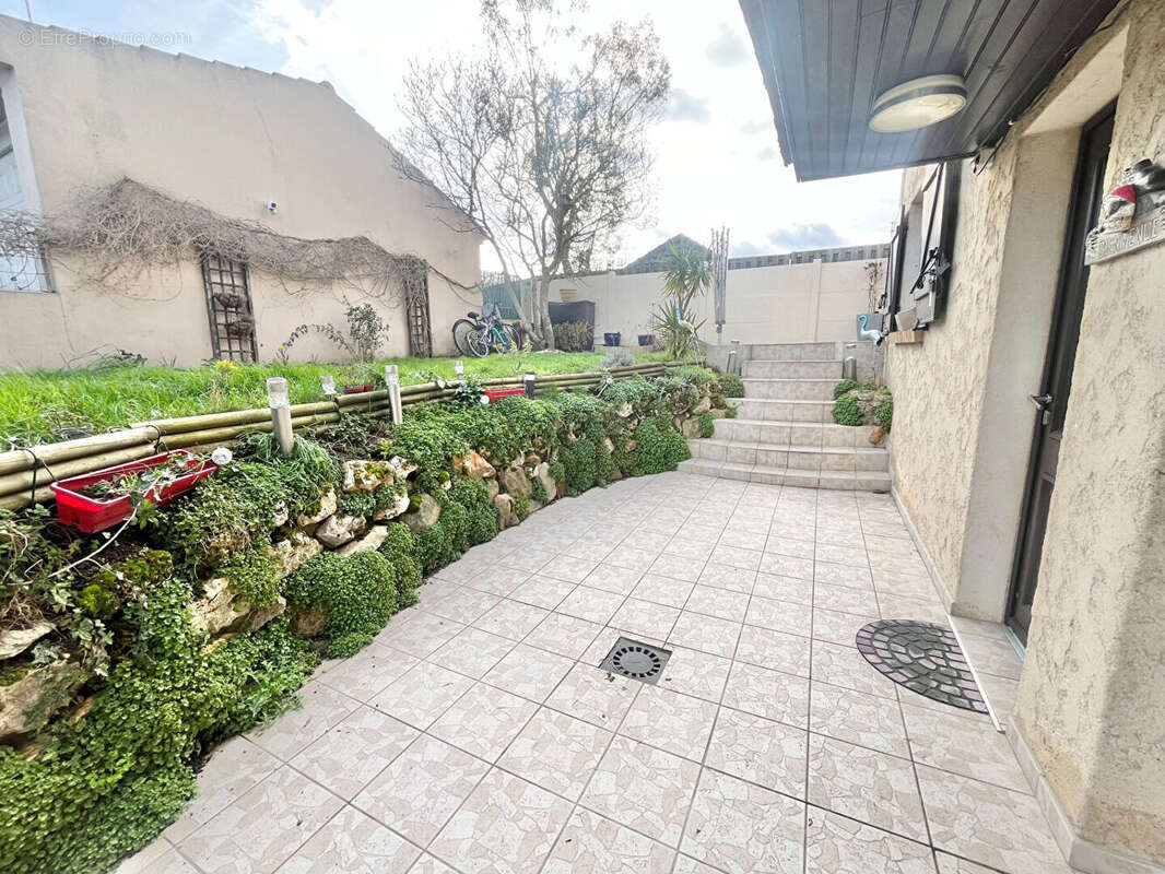 Maison à SARTROUVILLE