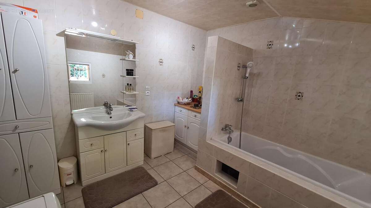 Maison à AMBARES-ET-LAGRAVE