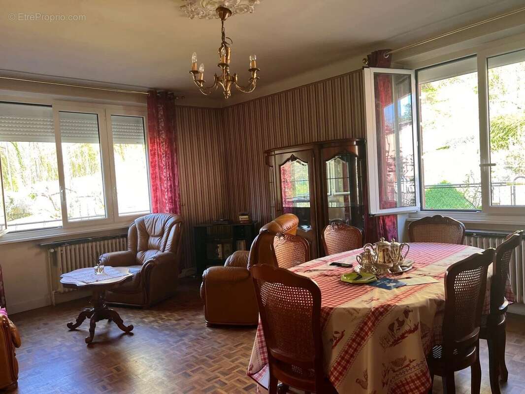 Maison à MARCILLAC-VALLON