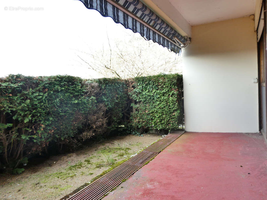 Appartement T3 de plain-pied en rez-de-jardin avec jardinet, garage et cave - photo 9