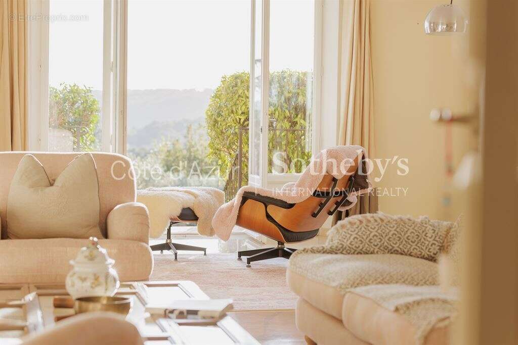 La Colle sur Loup, villa de 398 m² avec piscine chauffée proche de Saint Paul de Vence - photo 5