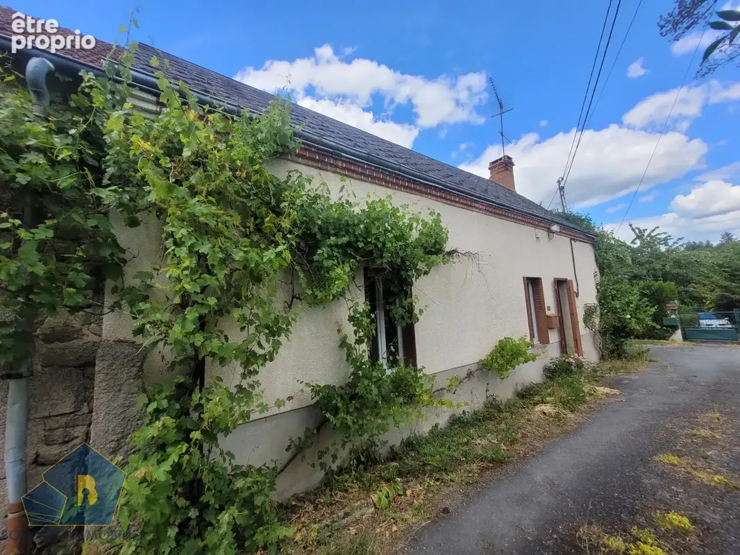 Maison à SAINT-SILVAIN-BAS-LE-ROC