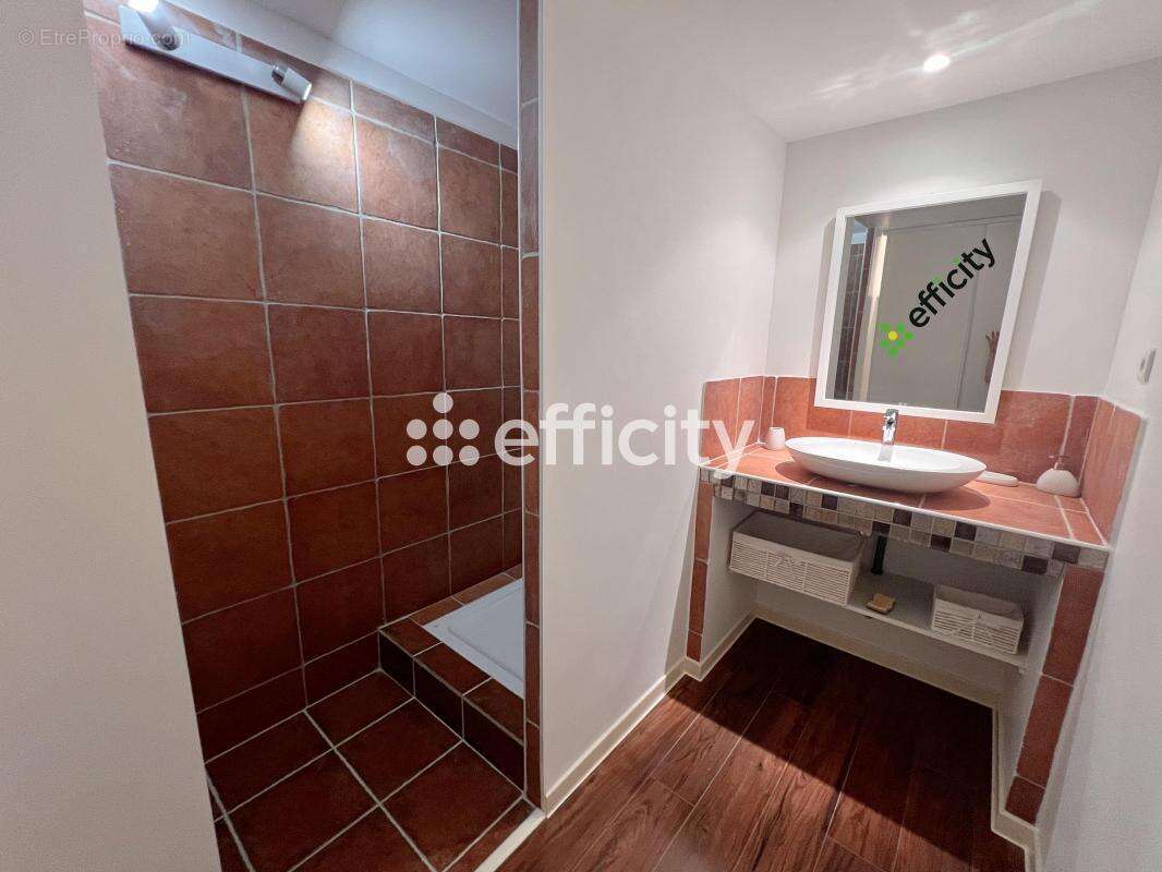 Appartement à LA CADIERE-D&#039;AZUR