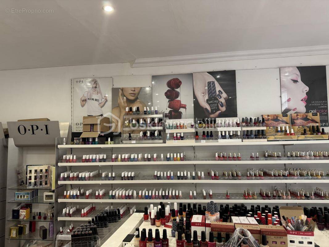 Commerce à PARIS-8E