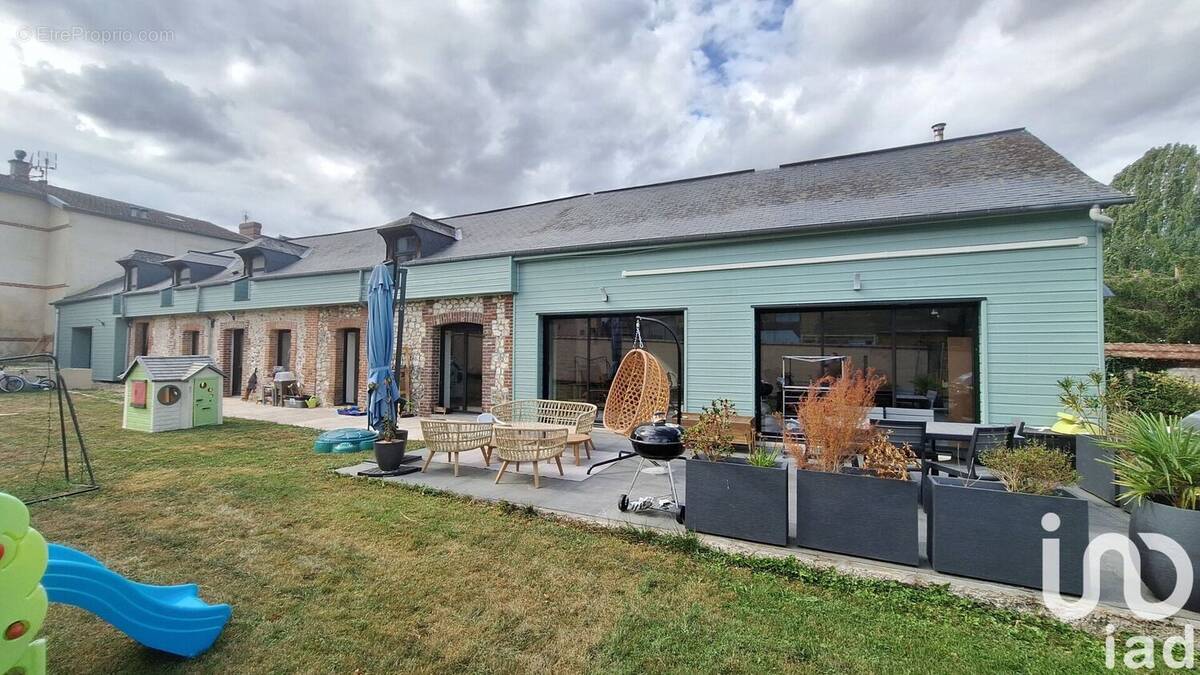 Photo 1