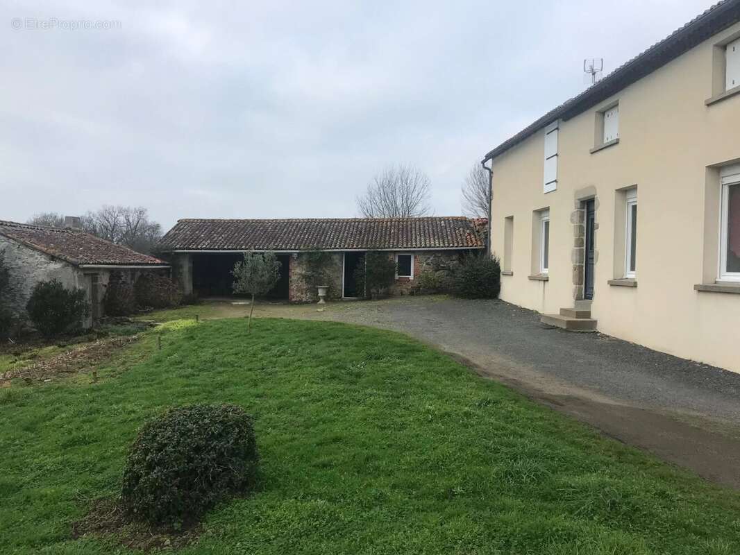 Maison à ARGENTON-CHATEAU