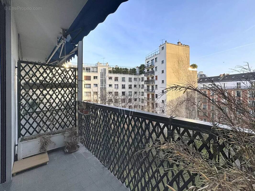 Appartement à PARIS-16E