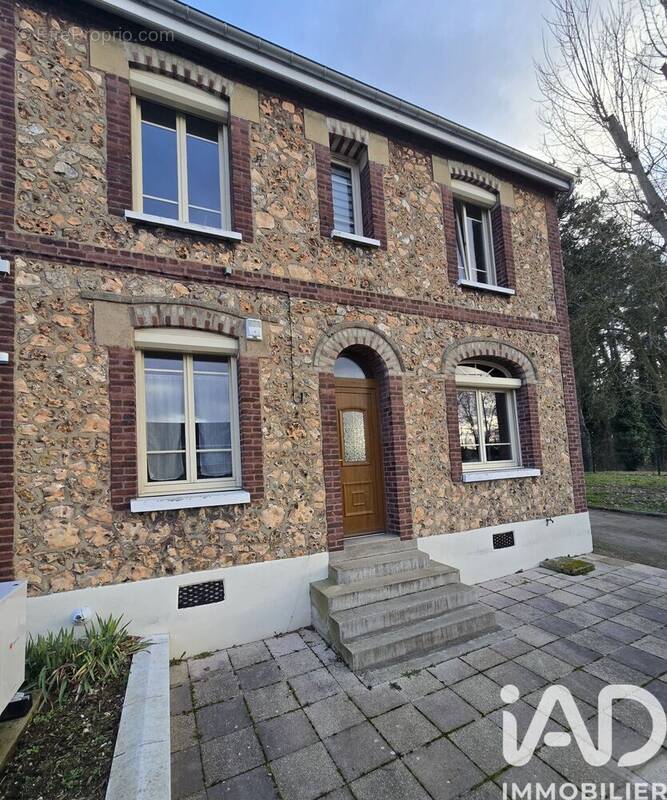 Photo 1 - Maison à PETIT-COURONNE