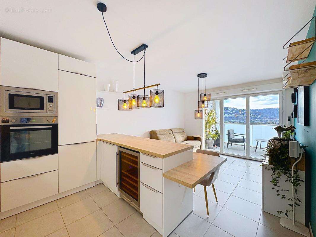 Appartement à SAINT-LAURENT-DU-VAR