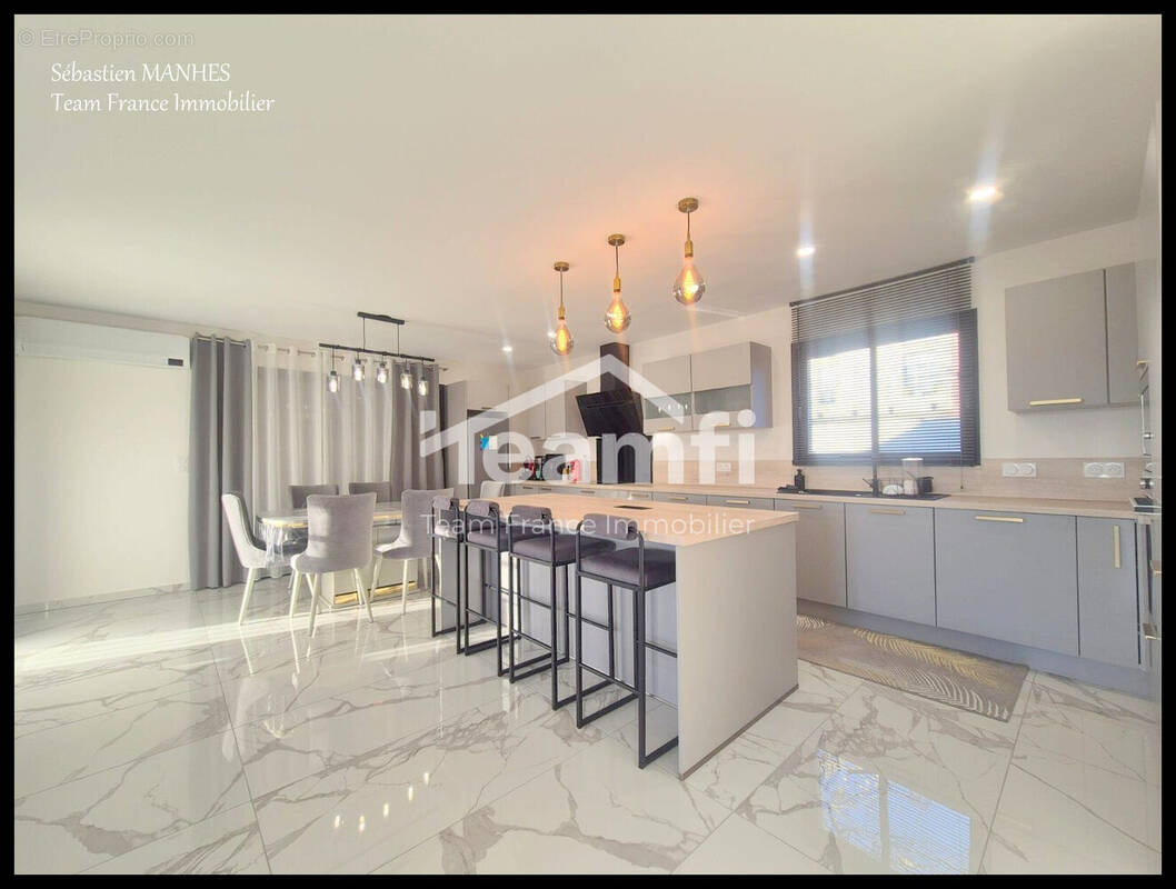 Maison à SAINT-REMY-SUR-DUROLLE