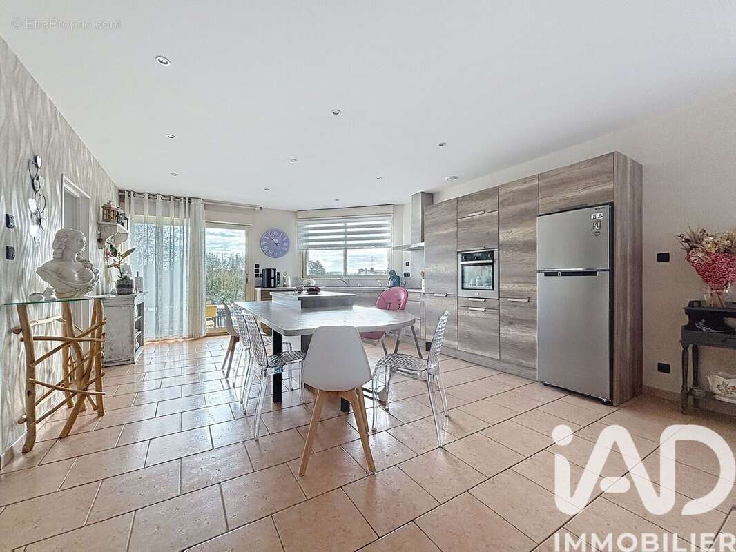 Maison 157 m² à Belleville-Sur-Meuse  - photo 3