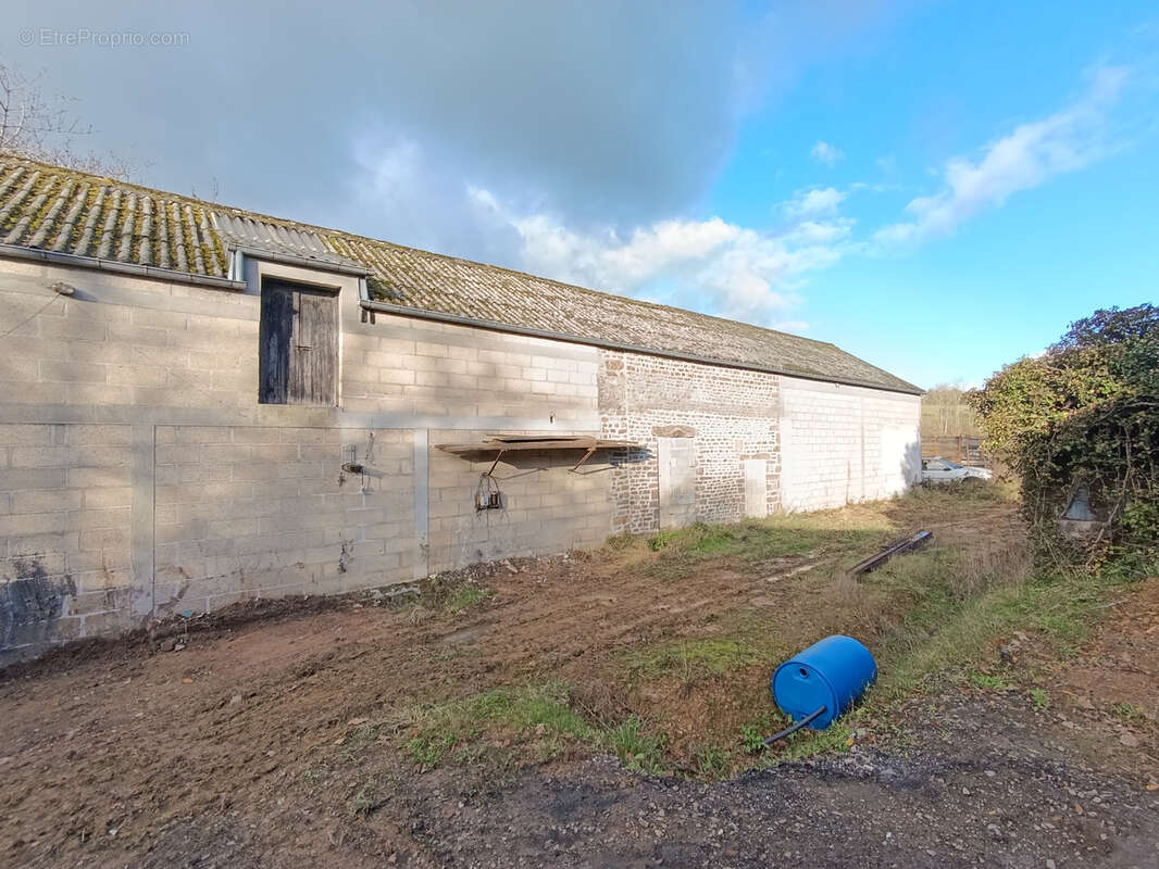 Parking à TESSY-SUR-VIRE