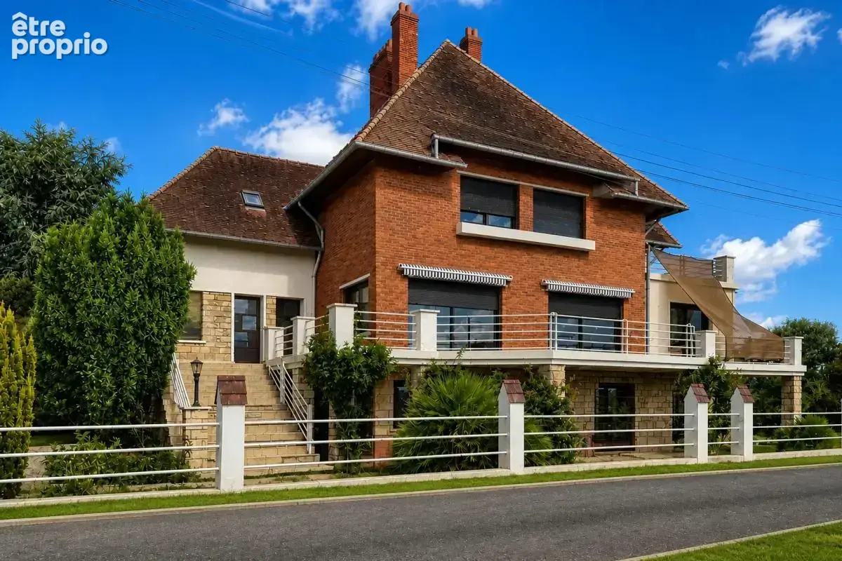 Maison de 9 pièces de 303m² à Guilly - photo 8