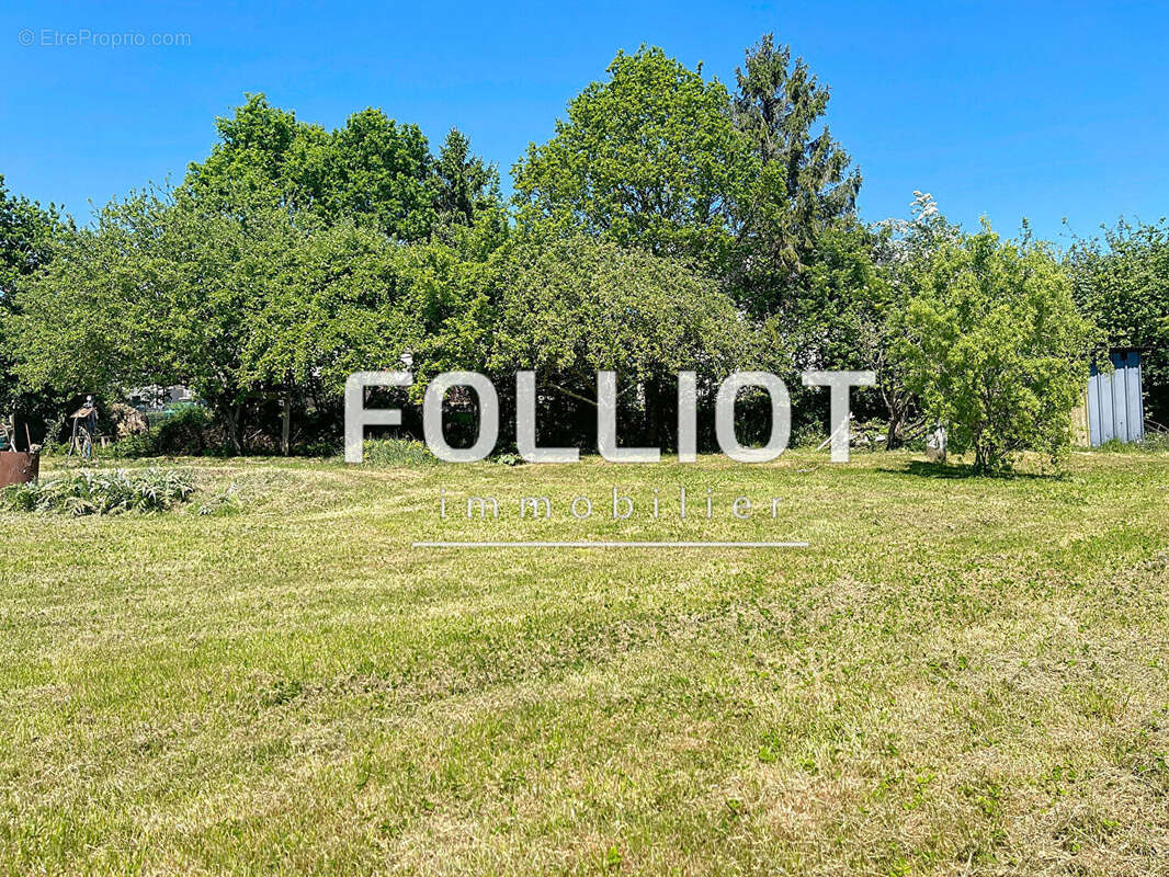 Terrain à MOON-SUR-ELLE