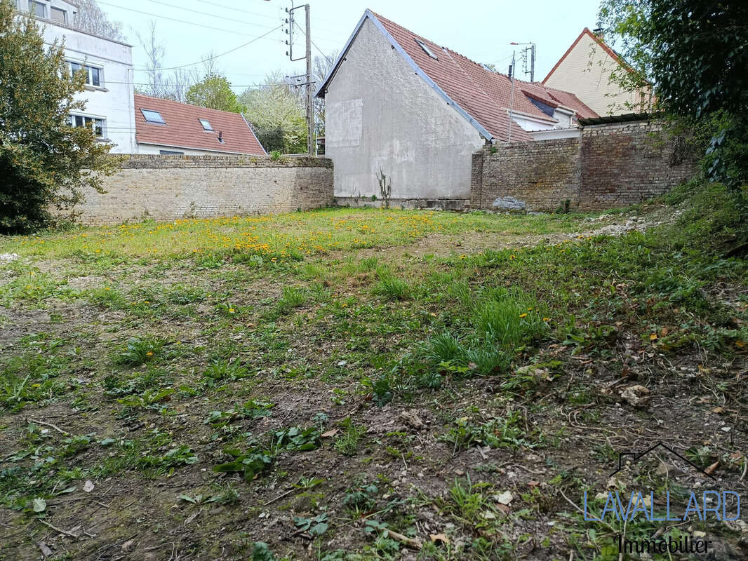 Terrain à FLIXECOURT