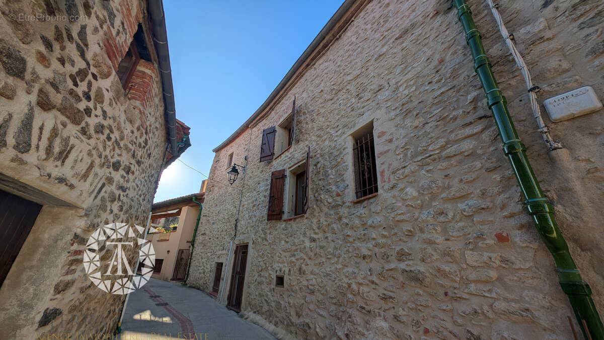 Maison à LAROQUE-DES-ALBERES