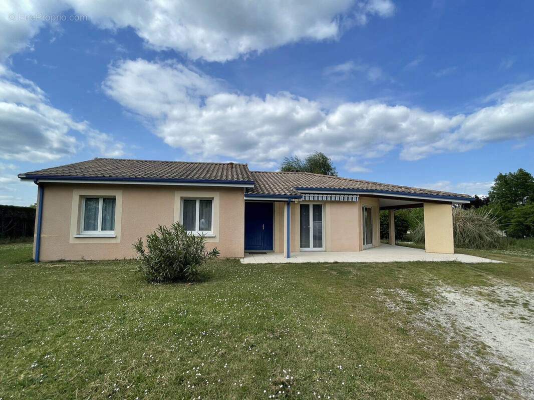 Maison à NEUVICQ