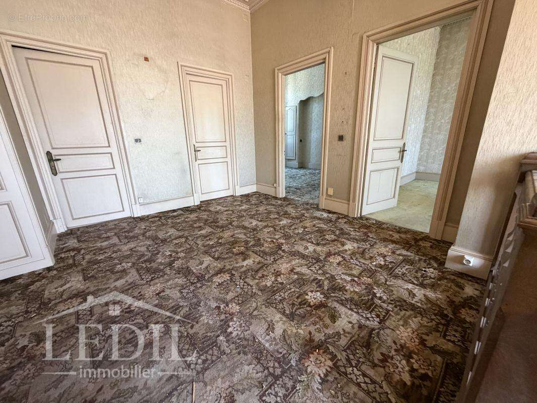 Belle demeure en ville av jardin, piscine, garage - photo 7