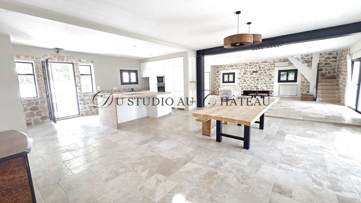 AIX superbe MAISON DE VILLE CONTEMPORAINE  340 M2 -7 chambres- beaux volumes- calme total- - photo 4