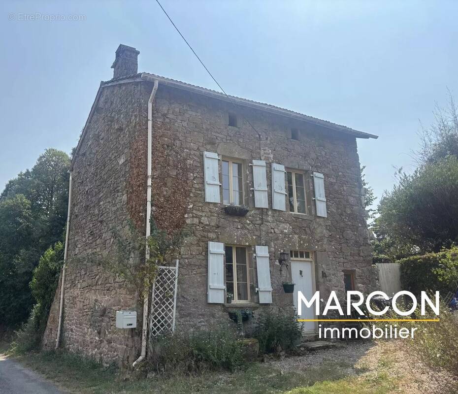 Maison à SAINT-AMAND-MAGNAZEIX