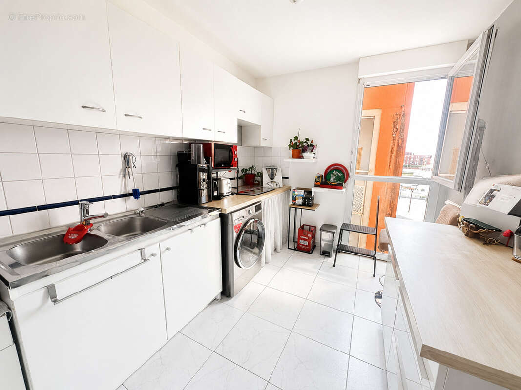 Lattes quartier port ariane t3 de 70 m2 hab vue port- parking et cave - photo 7