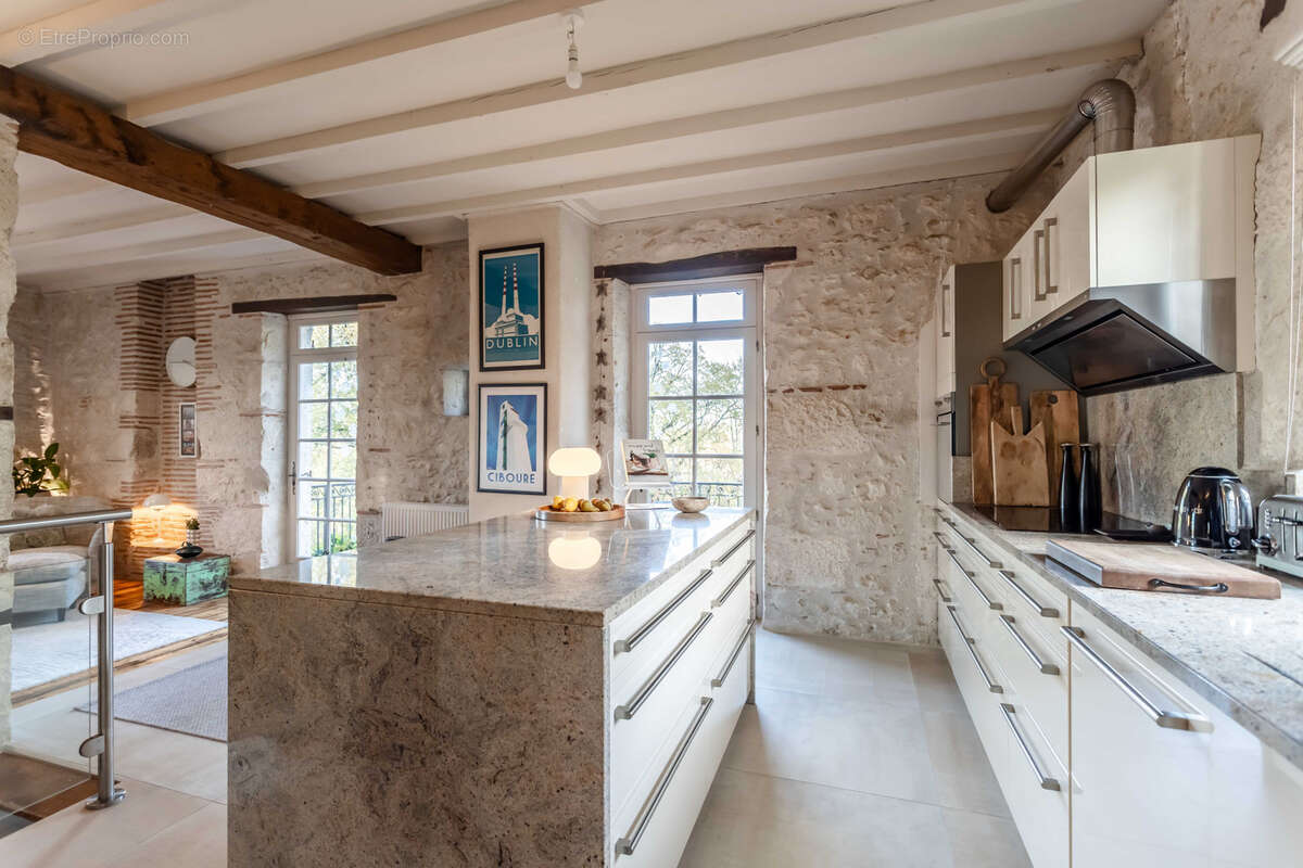 Maison à SAINTE-COLOMBE-DE-VILLENEUVE