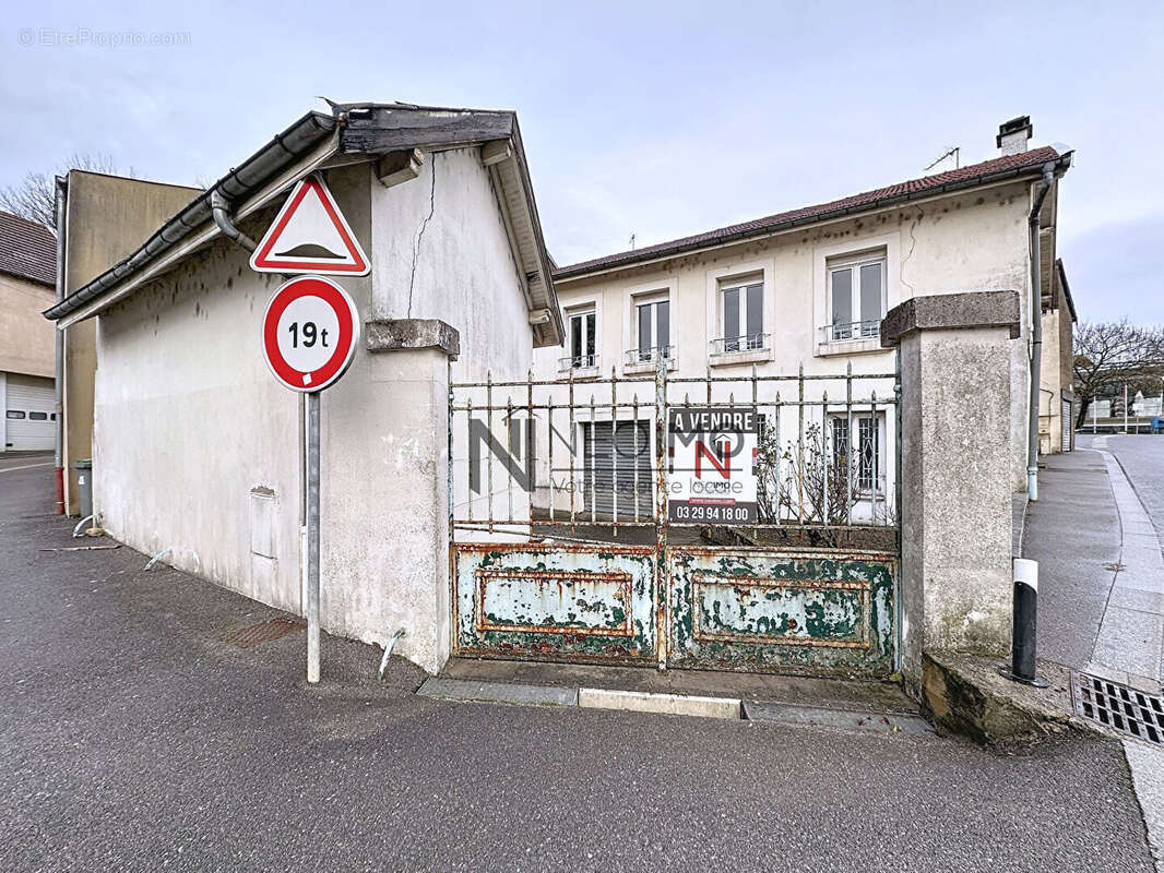 Maison à NEUFCHATEAU