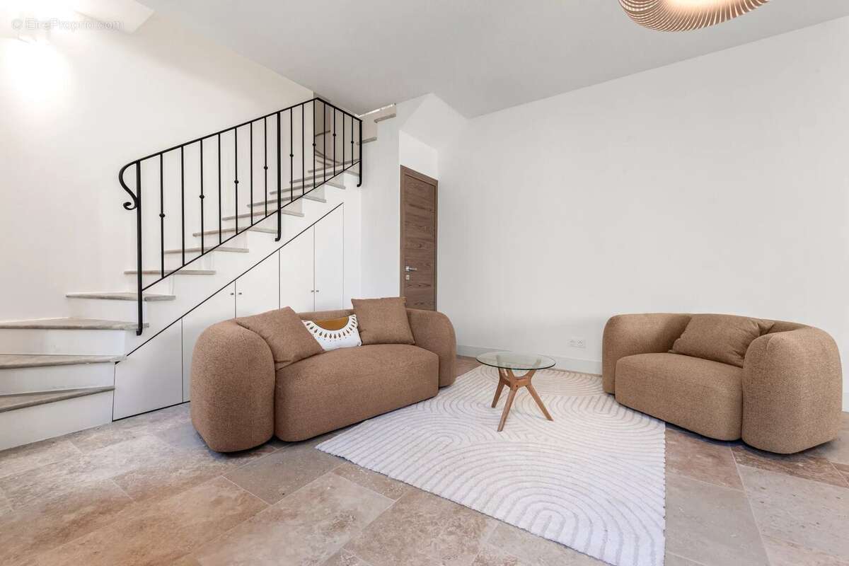 Cannes - proche palais – maison rénovée - studio indépendant - piscine - stationnements - photo 8