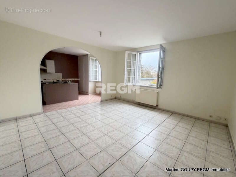 Appartement à LA CHAPELLE-SAINT-MESMIN