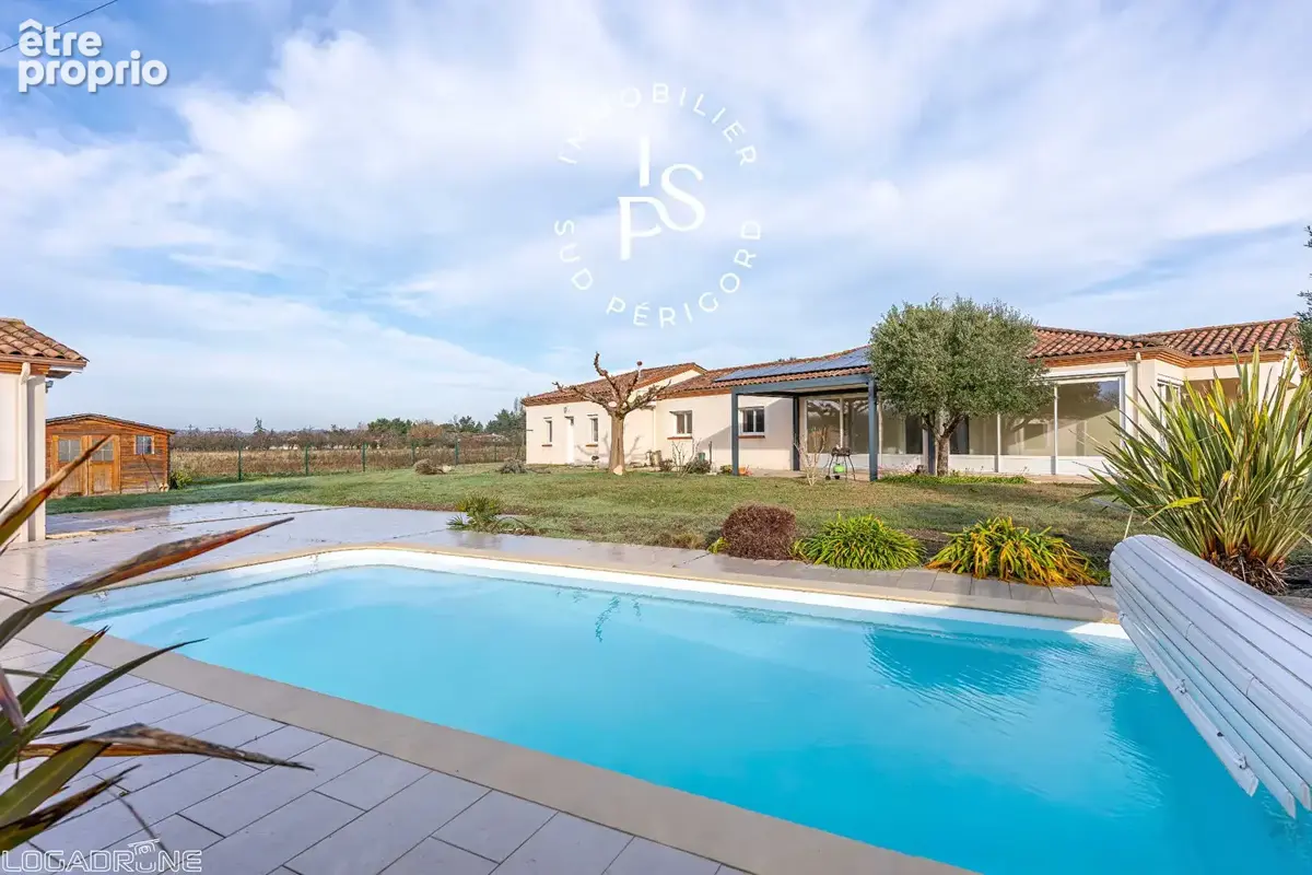 Photo Maison à Saint-Etienne-De-Fougeres au prix de 339 000€