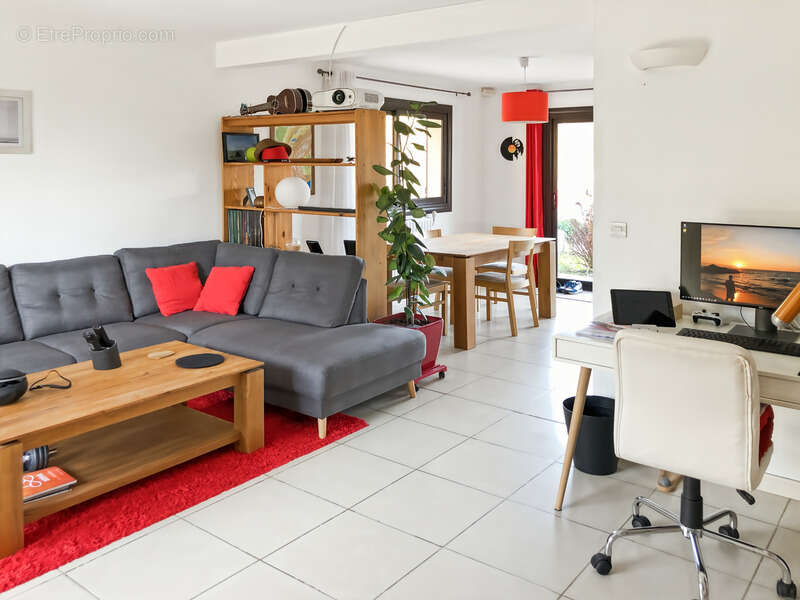 Maison à PREVESSIN-MOENS