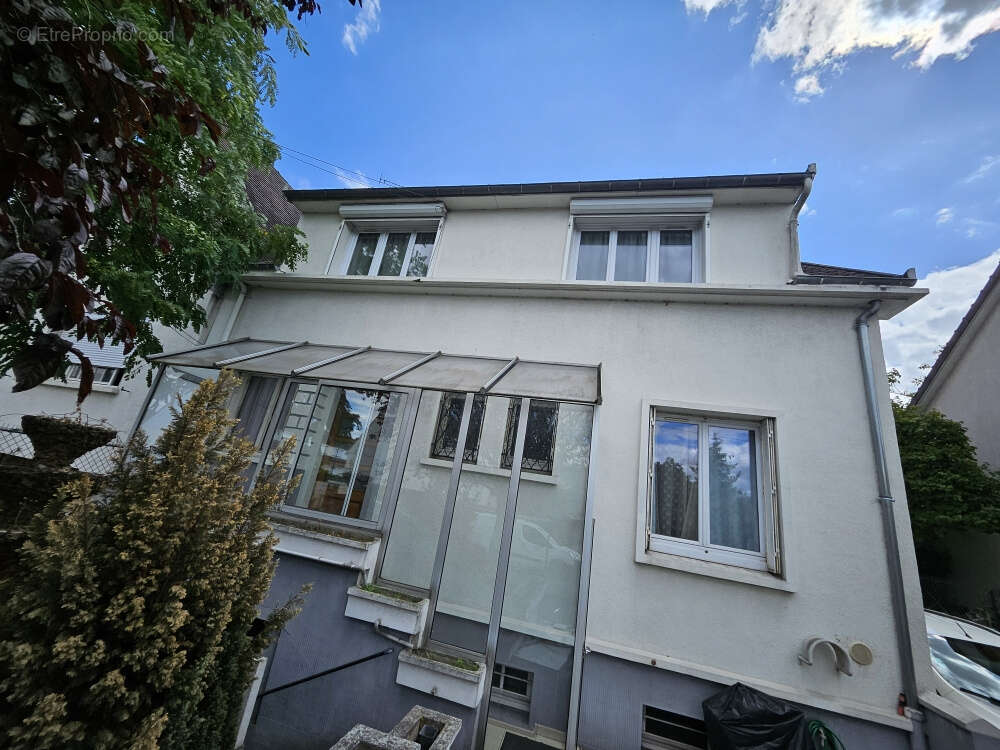 A VENDRE - Maison de type F6 - DUGNY 93 - photo 3