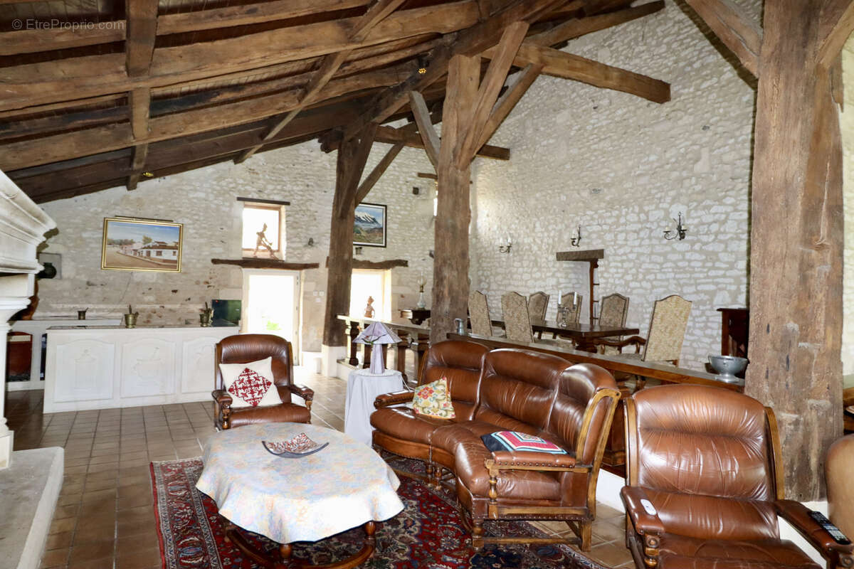Maison à SAINTES