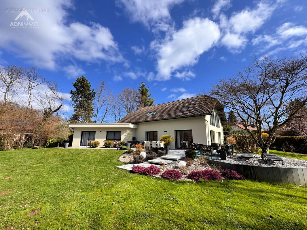 Maison à SAINT-GENIS-POUILLY
