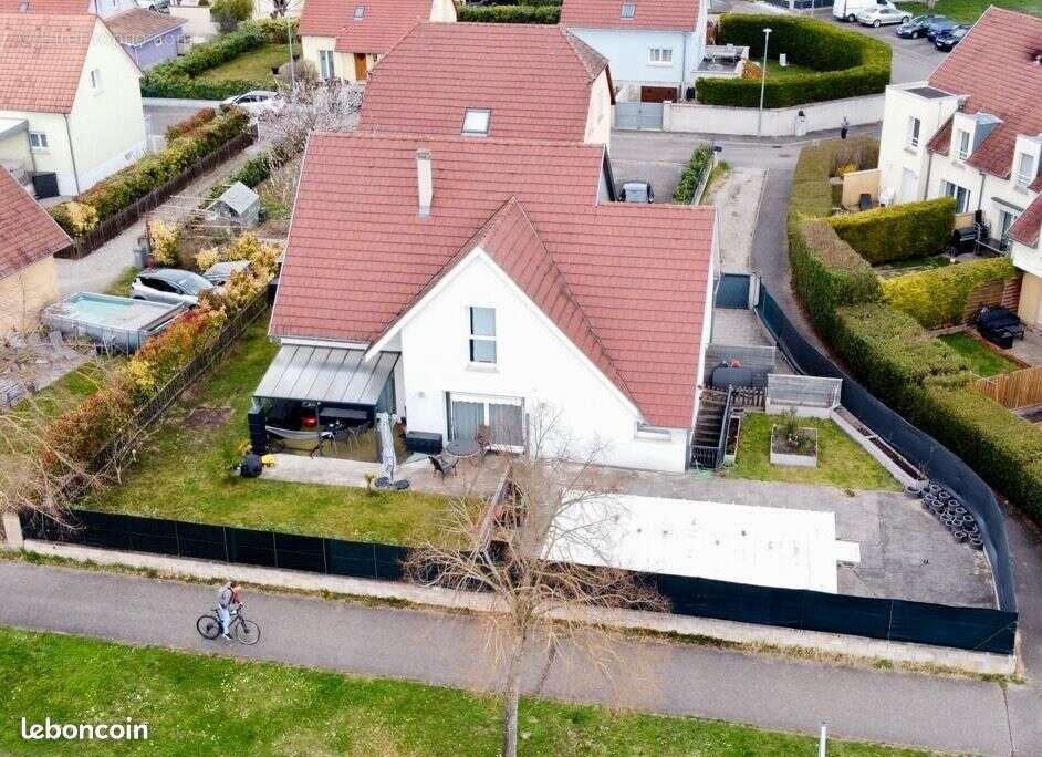 Maison familiale de 177 m² avec piscine et jardin, à Volgelsheim - photo 16