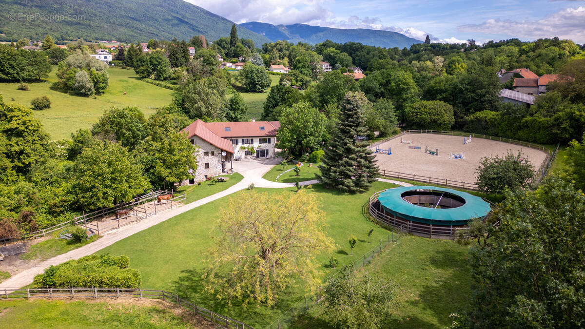 Maison à SAINT-GENIS-POUILLY