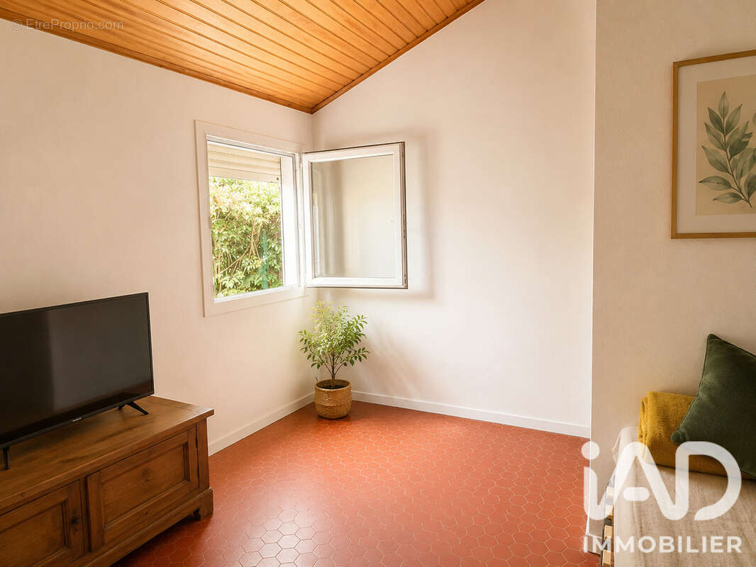 Maison 93 m² à Ares  - photo 9