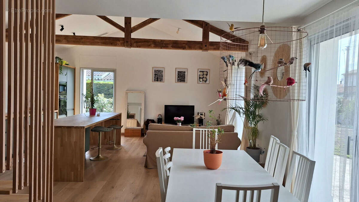 Maison familiale rénovée de 145 m² avec jardin ? Mérignac - photo 5