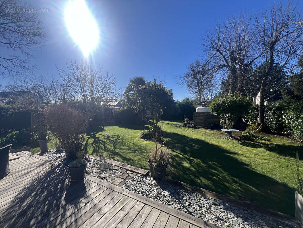 Maison à LANGROLAY-SUR-RANCE