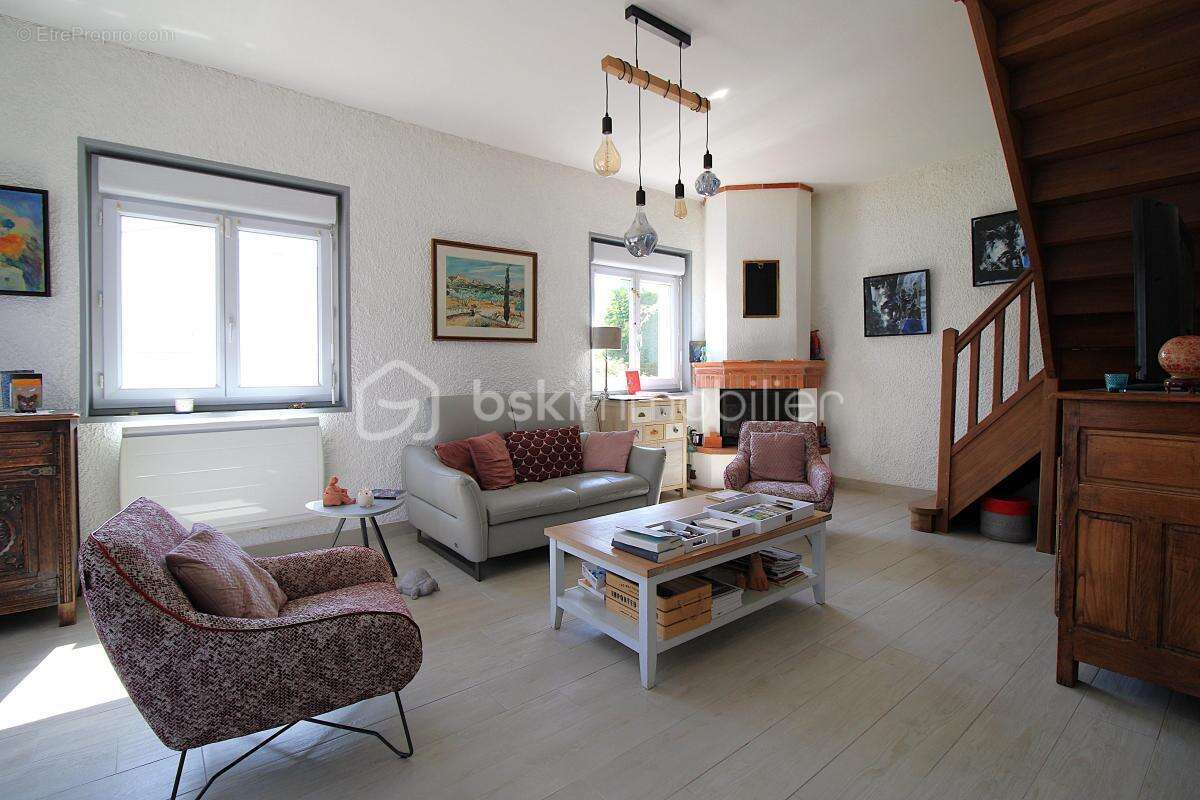 maison de 143 m² de type 5 au calme - photo 2