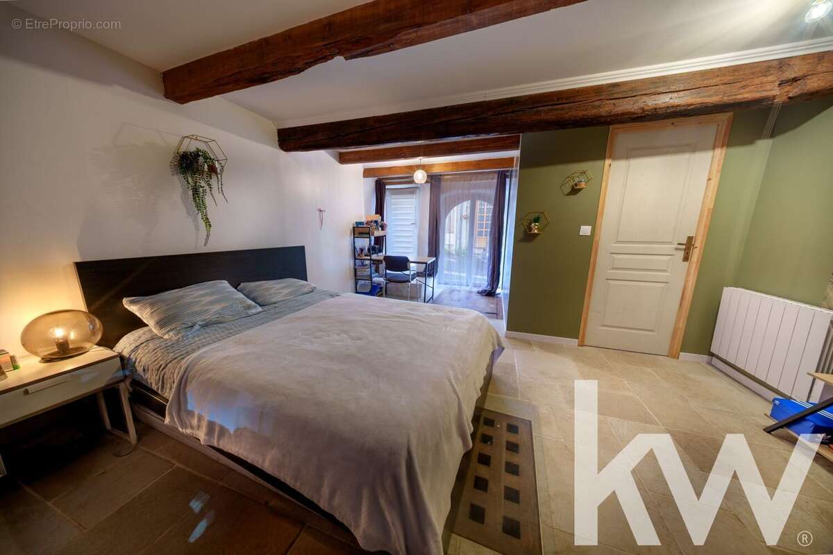 Maison à LES MARTRES-DE-VEYRE