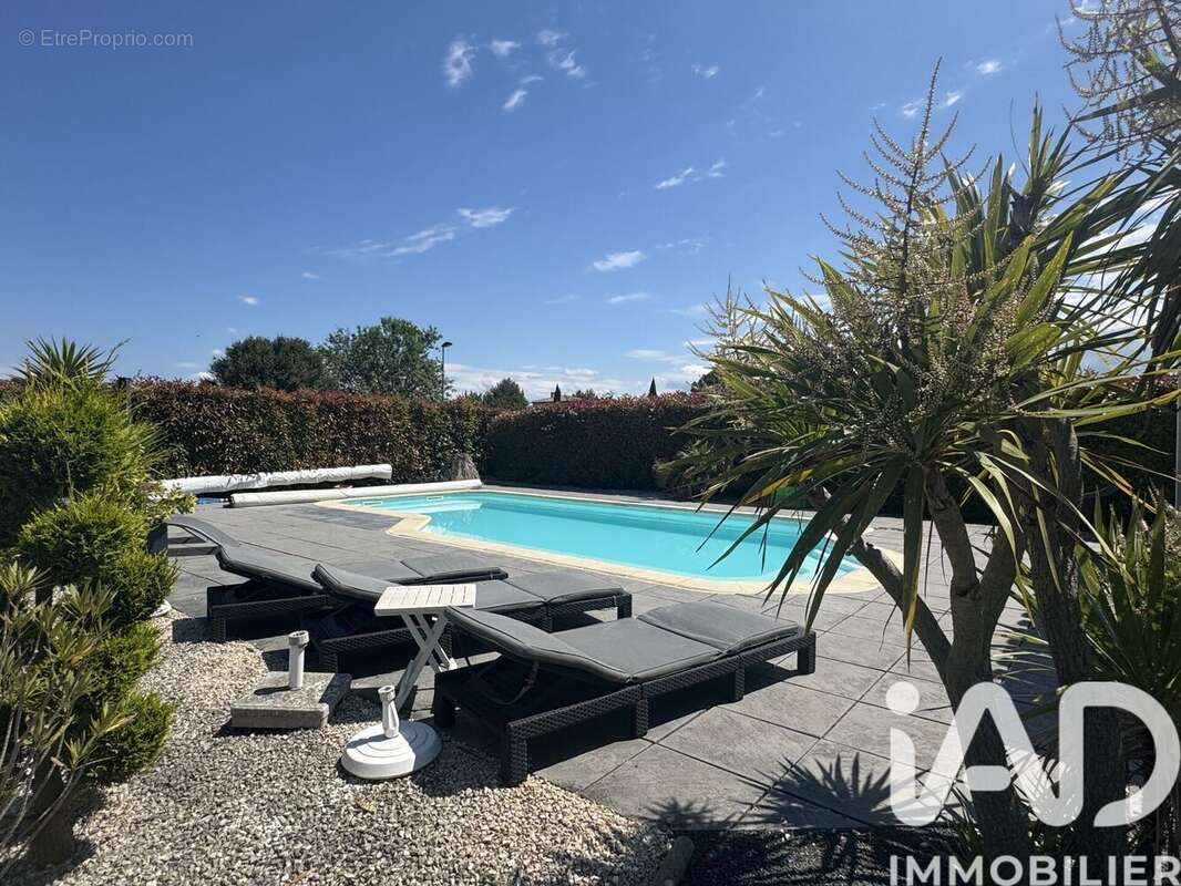 Photo 2 - Maison à VILLENEUVE-LES-MONTREAL