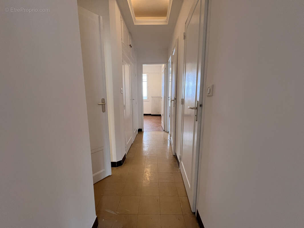 Appartement à MARSEILLE-1E