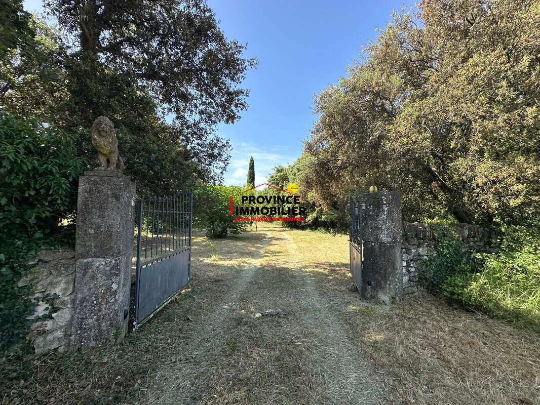 Maison 246 m² à Grignan  - photo 2