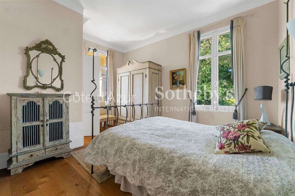 Mandelieu-la-Napoule propriété Belle Époque avec piscine et maison d’invités proche Cannes - photo 16