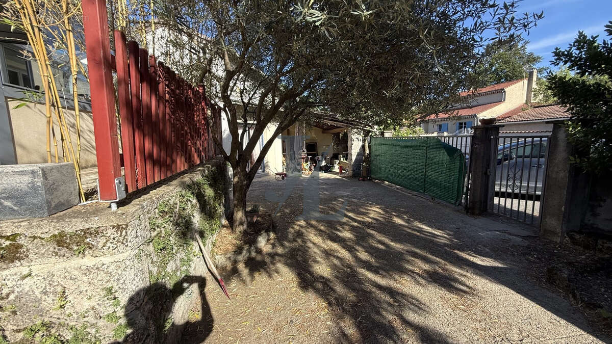 Maison à MONTELIER