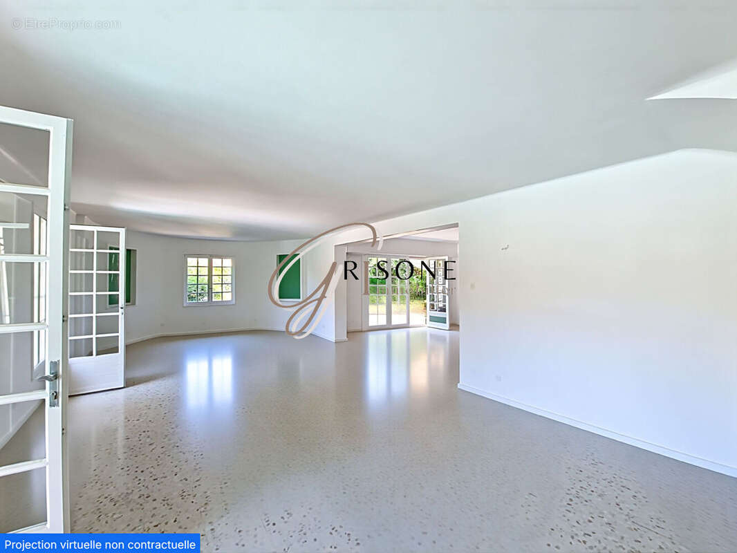 Villa de caractère de 240 m² à Sanary sur mer - photo 2