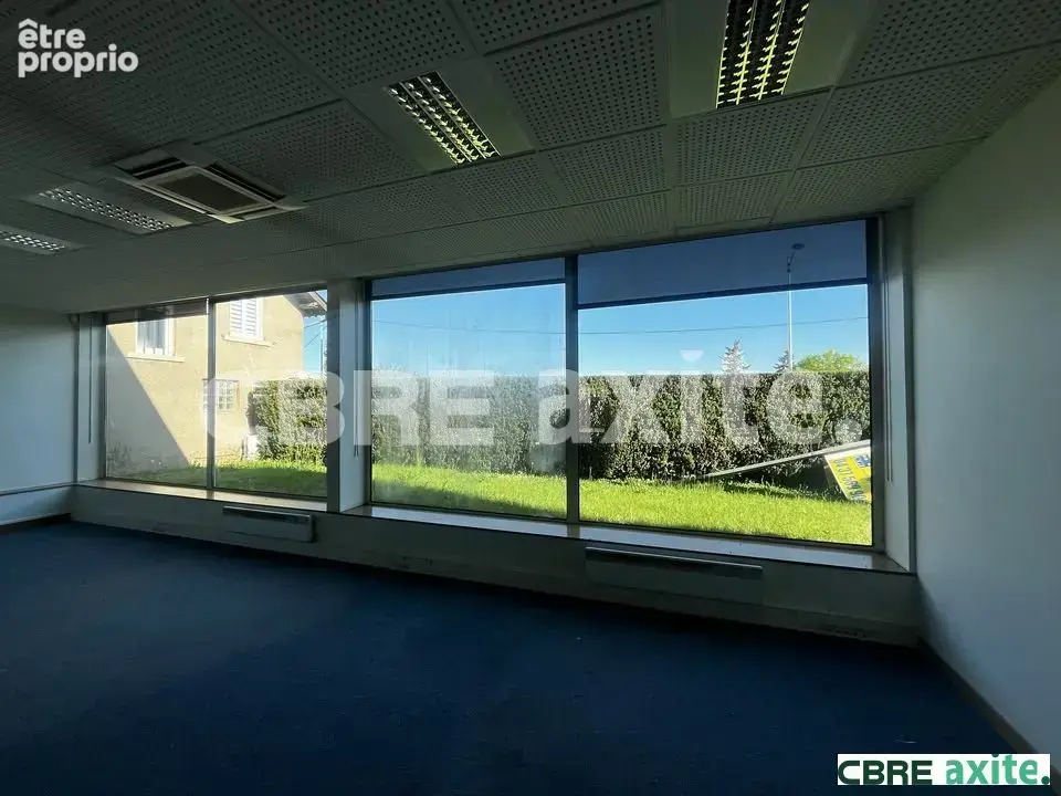 Commerce 374 m² à Bourgoin-Jallieu  - photo 4