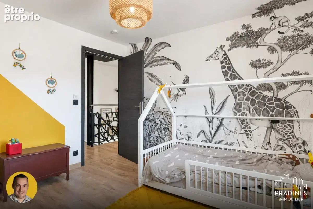 ? soucieu-en-jarrest : maison familiale rénovée de 221 m² - photo 8