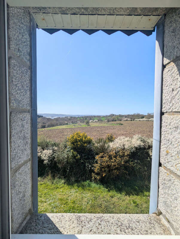 Maison à TREDREZ-LOCQUEMEAU